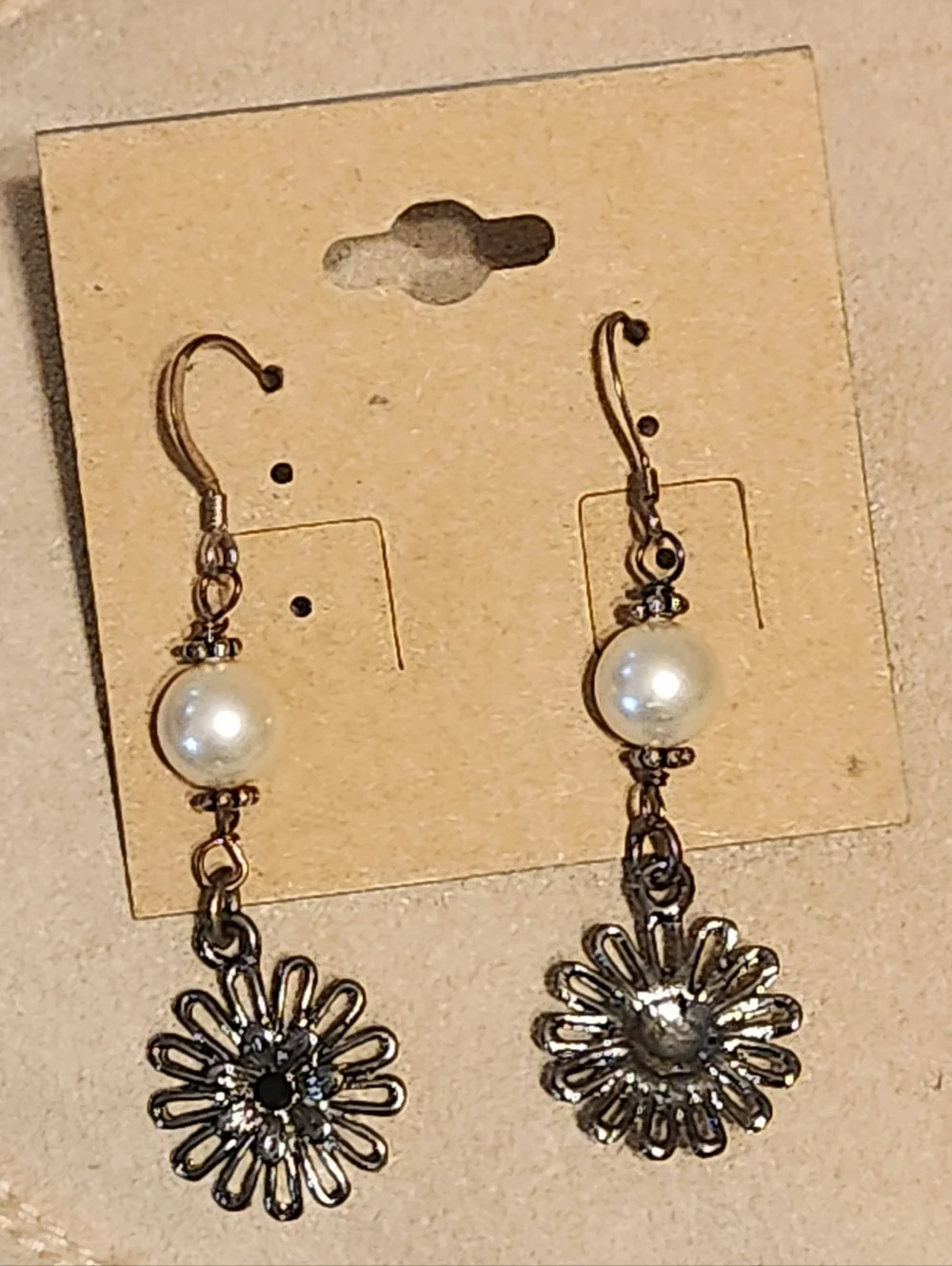 Dainty Pearls and Daiseys Dangle Earrings - Picture 3 of 3